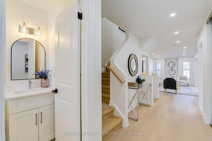 Property Photo:  33 Lorna Rae Boulevard  ON M1V 2C7 
