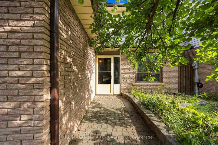 Property Photo:  516 Creekview Circle  ON L1W 2Z6 