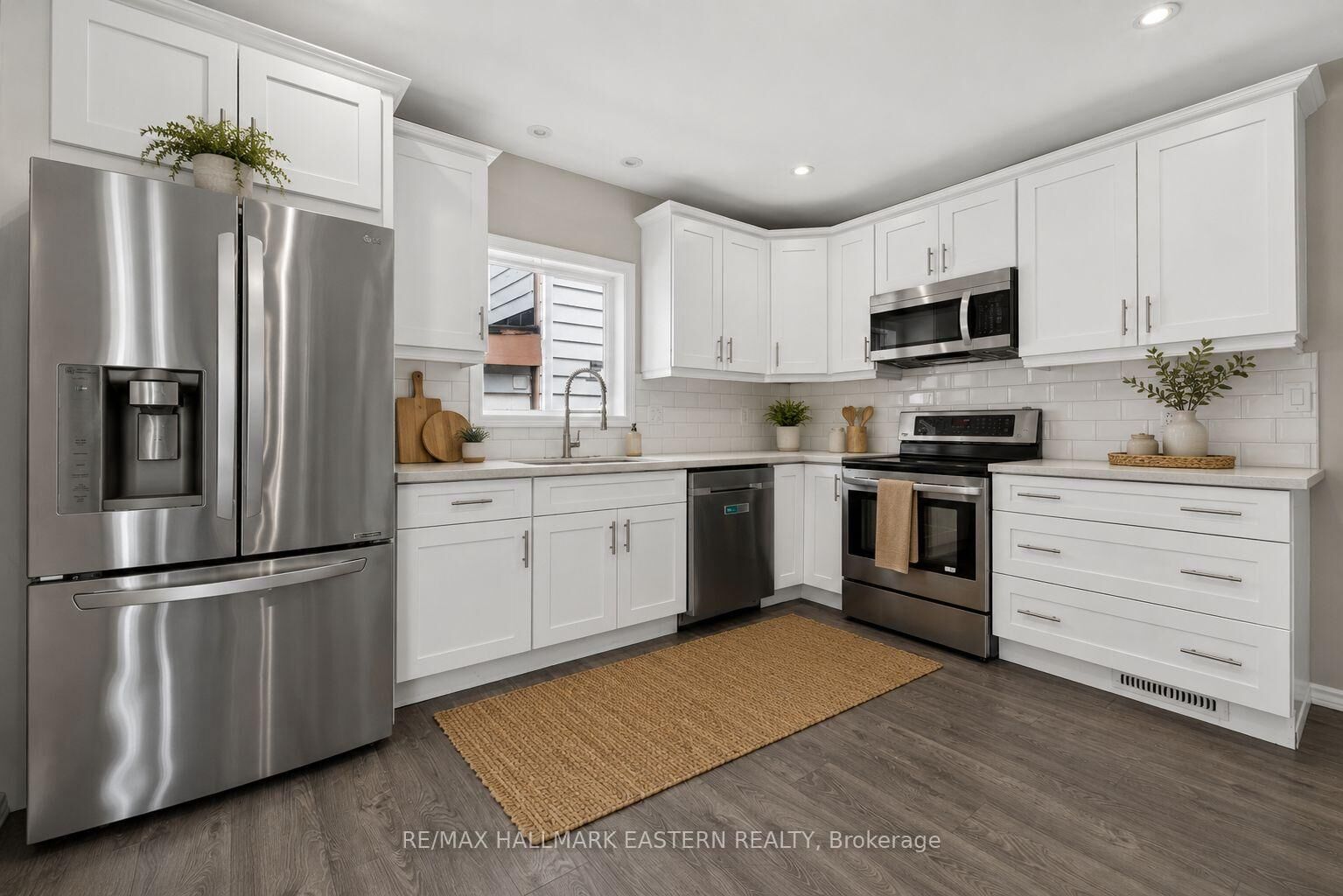 Property Photo:  625 Union Street  ON K9H 3V4 