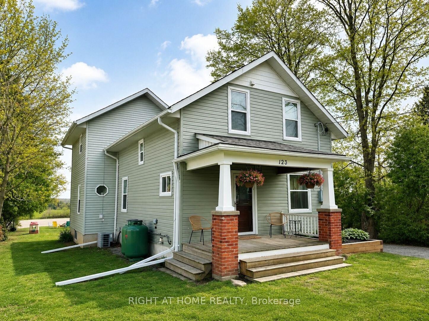 Property Photo:  123 John Street  ON K0M 2T0 