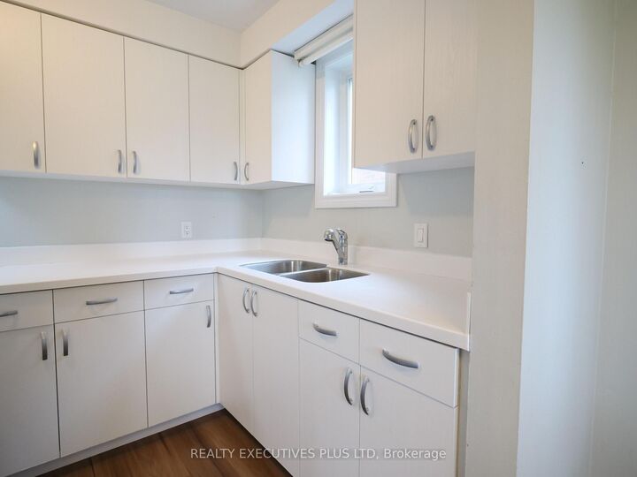 Property Photo: 50 Third Street G2 ON L9W 2B1