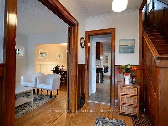 Property Photo:  811 Coxwell Avenue  ON M4C 3E5 