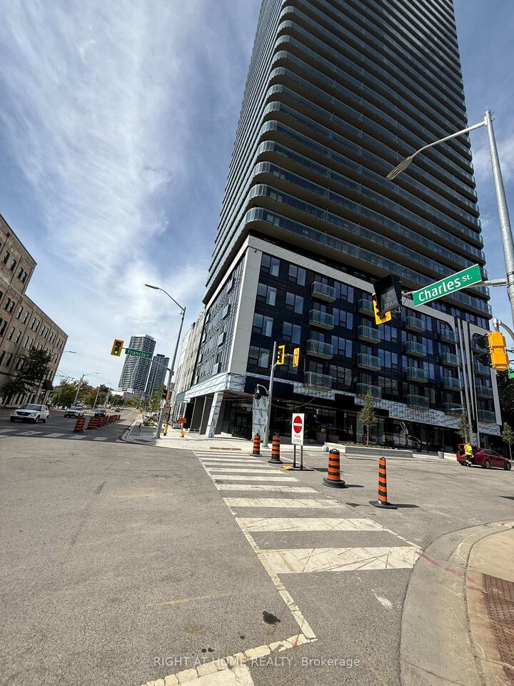 Property Photo:  30 Francis Street S 405  ON N2G 0H1 