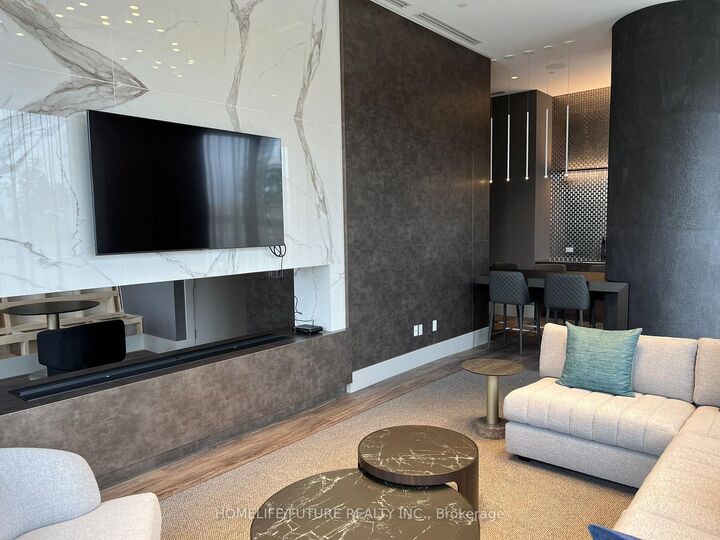 Property Photo:  2550 Simcoe Street N 1803  ON L1L 0R5 