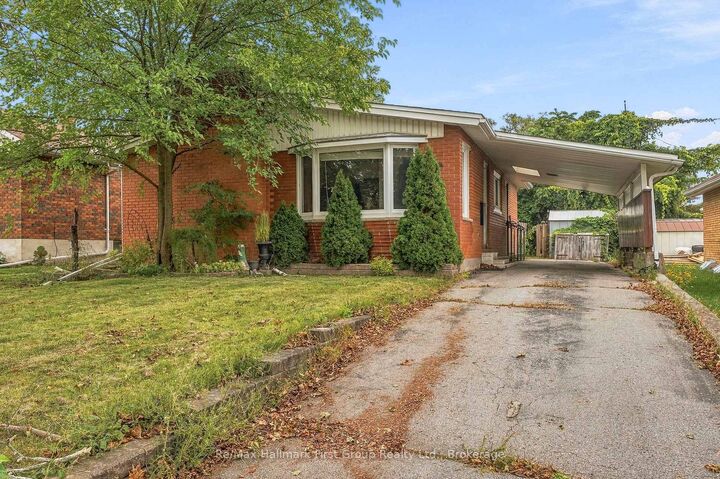 Property Photo:  31 First Avenue  ON K8V 4C2 