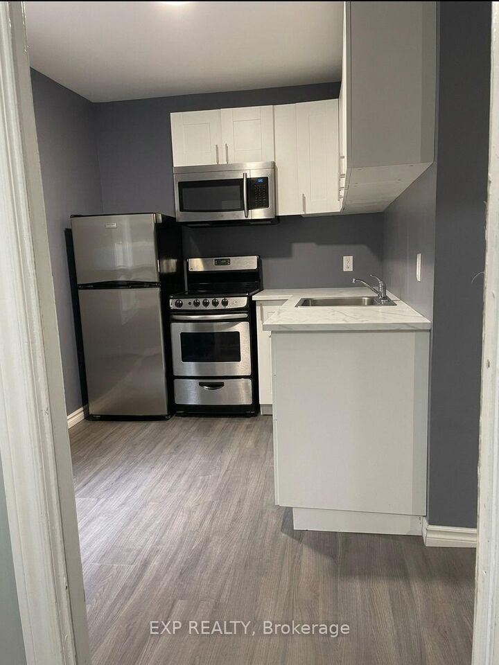 Property Photo:  70 Victoria Avenue S #9  ON L8N 2S7 