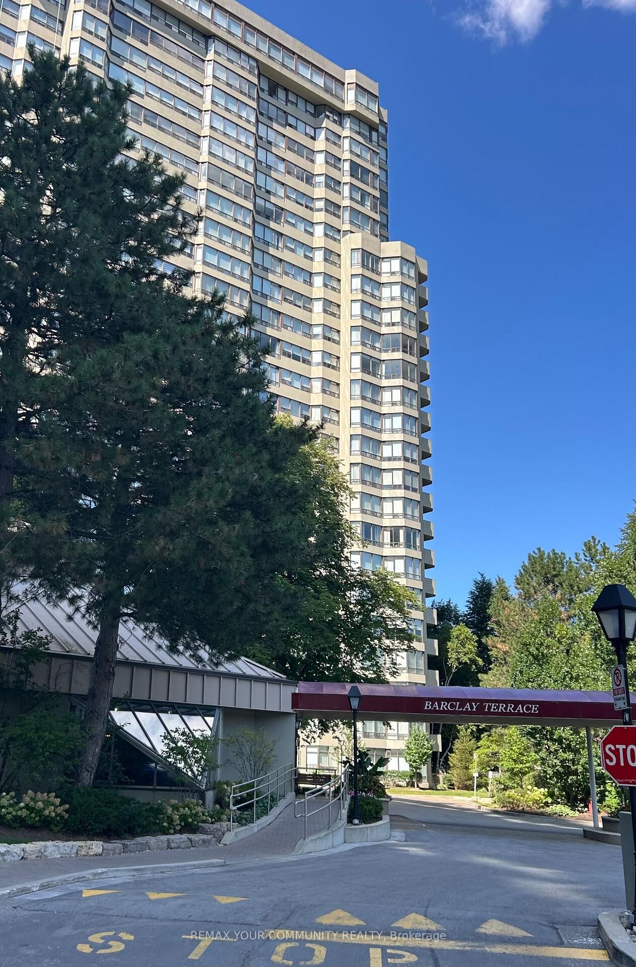 Property Photo: 1320 Islington Avenue 2506 ON M9A 5C9