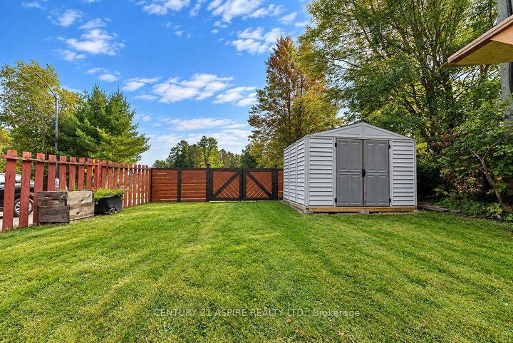 Property Photo:  87 Algonquin St Street  ON K0J 1P0 
