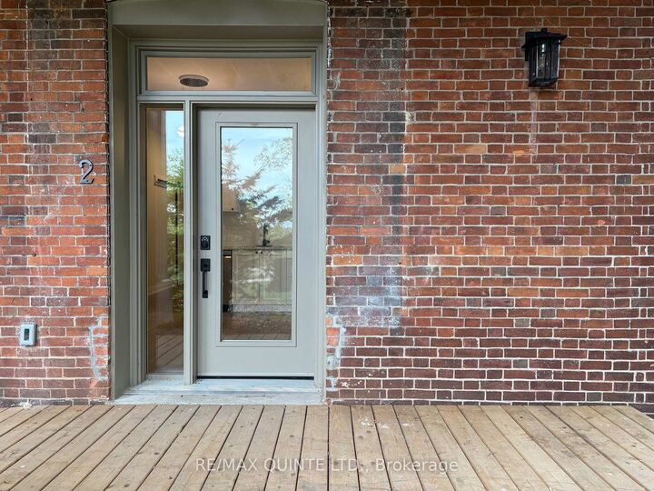 Property Photo:  22 McGill Street 2  ON K8V 3J2 