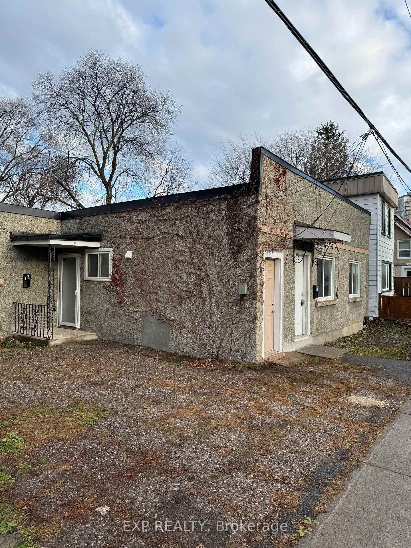 Property Photo:  19 Loyer Street  ON K1L 5V9 