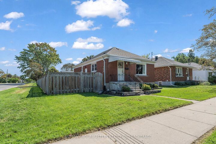 Property Photo:  945 Victoria Street  ON K7K 4T9 