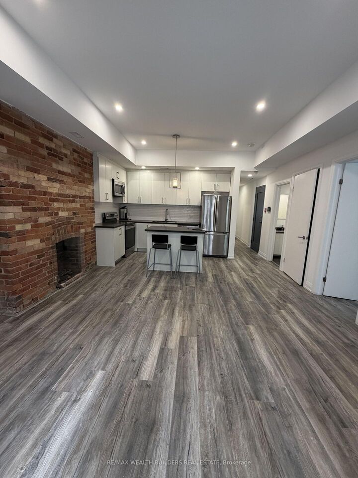 Property Photo: 215 Jarvis Street 4 ON M5B 2C1