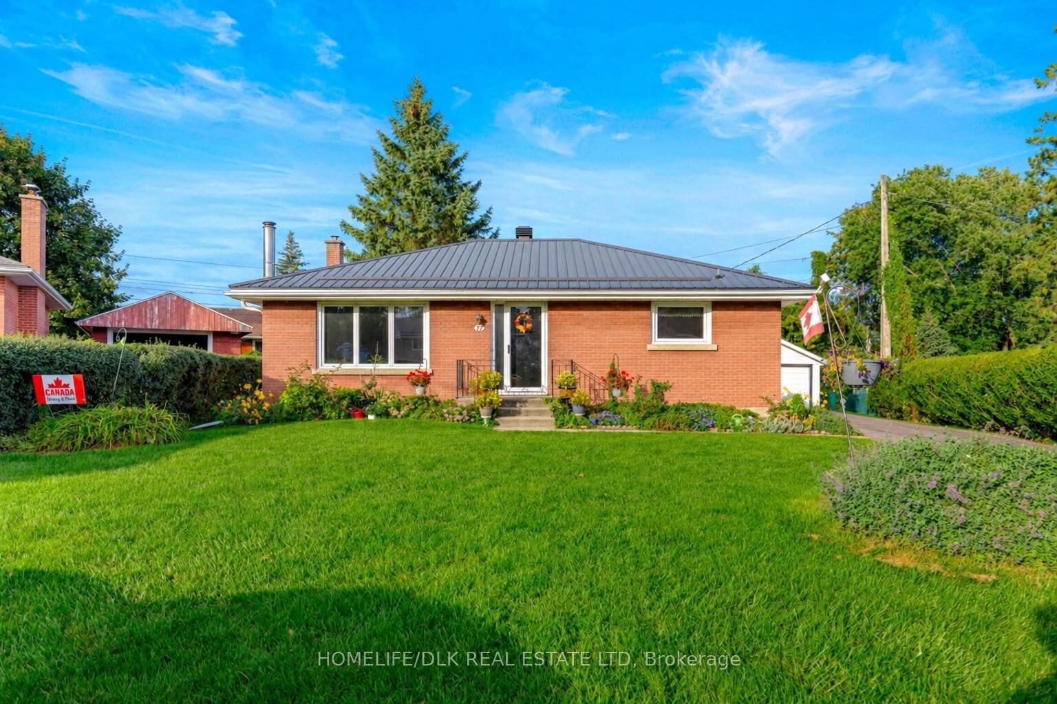 Property Photo:  11 Fairmont Place  ON K6V 3G4 