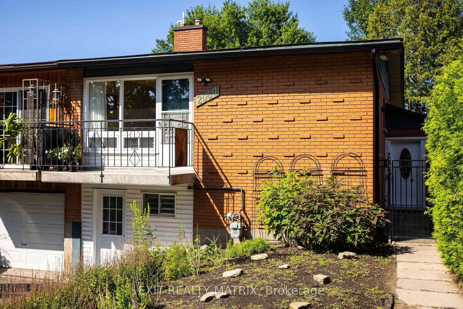 Property Photo:  2064 St Laurent Boulevard  ON K1G 1A9 