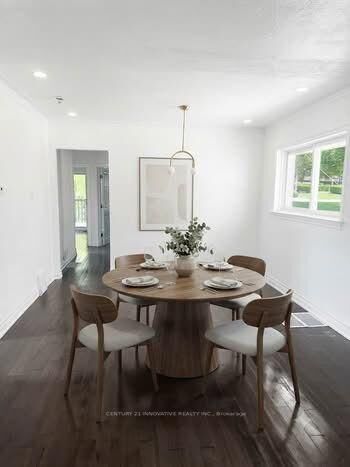 Property Photo: 240 Parkview Hill Crescent Main ON M4B 1S3