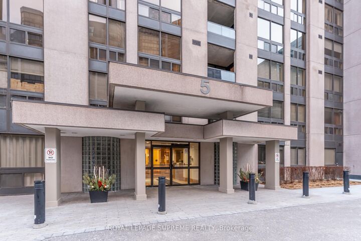 Property Photo: 5 Kenneth Avenue 1804 ON M2N 6M7