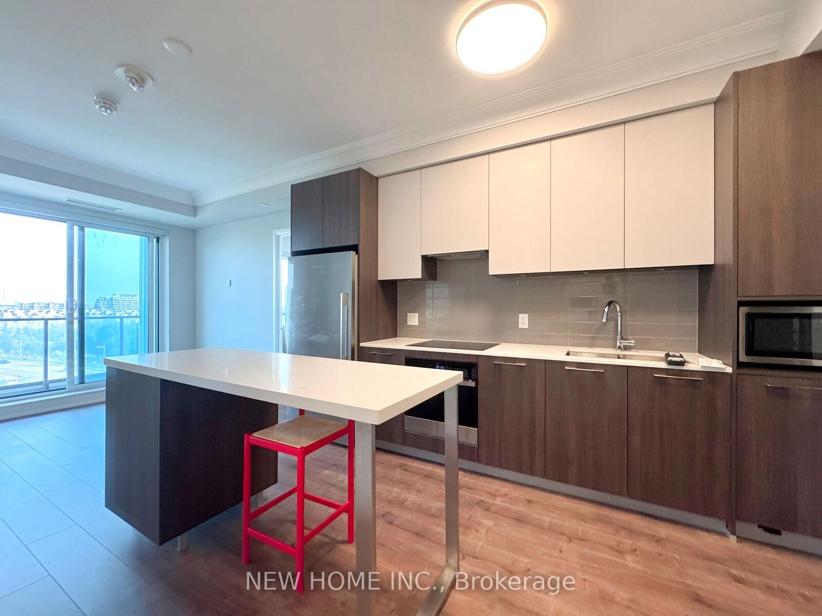 Property Photo:  8 Water Walk Drive 802  ON L3R 6L4 