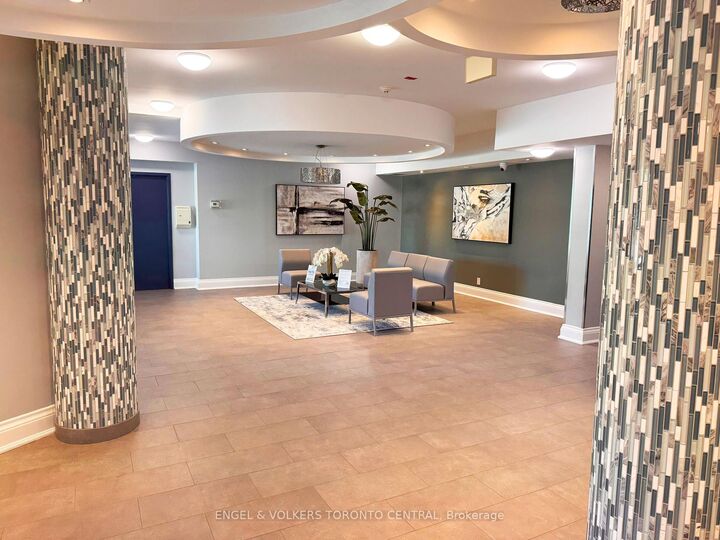 Property Photo:  60 Fairfax Crescent 330  ON M1L 0E1 