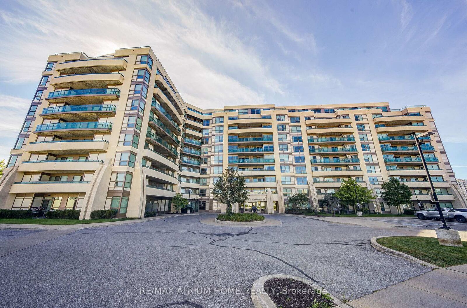 Property Photo:  75 Norman Bethune Avenue 904  ON L4B 0B6 