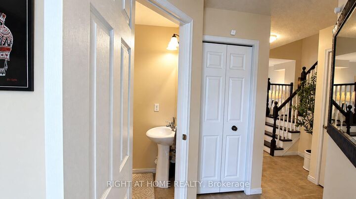 Property Photo:  35 Chantilly Street  ON N2R 1V7 