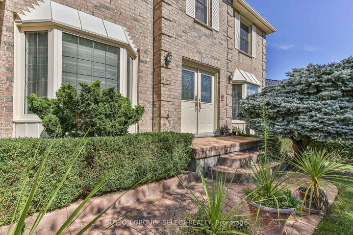 Property Photo:  158 Ambleside Drive  ON N6G 4P4 