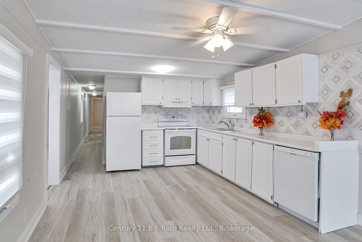 Property Photo:  580 West Street S 33  ON L3V 6L8 