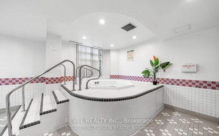 Property Photo:  1700 Eglinton Avenue E 210  ON M4A 2X4 