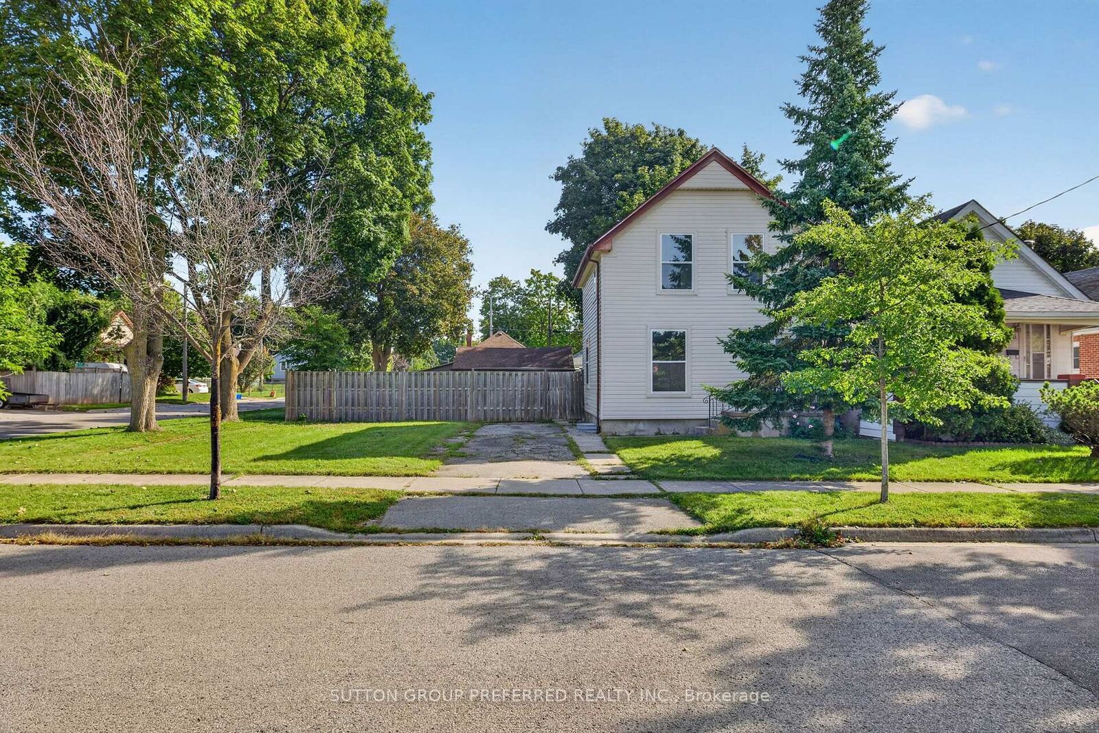 Property Photo:  118 Delaware Street  ON N5Z 2N5 
