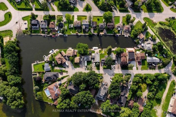 Property Photo:  35 Shirlea Boulevard  ON L4P 1L1 