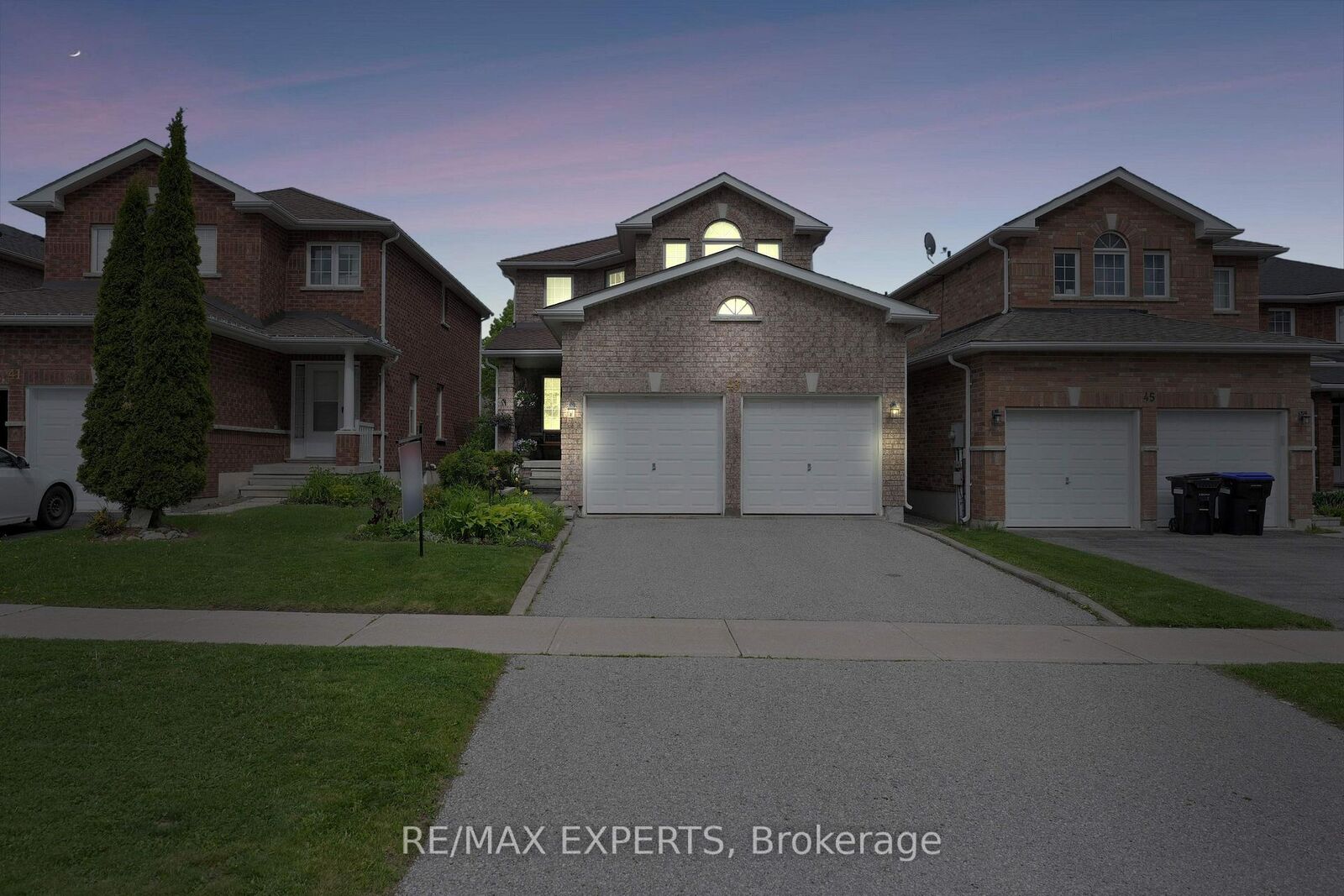 Property Photo:  43 Buchanan Drive  ON L9R 0A2 