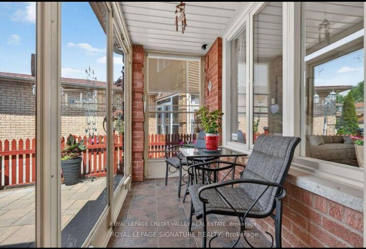 Property Photo:  1642 Pepperwood Gate  ON L1X 2K1 