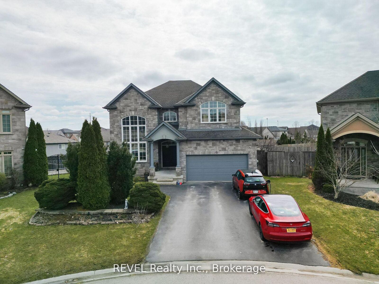 Property Photo:  6600 Richard Crescent  ON L2H 0A9 