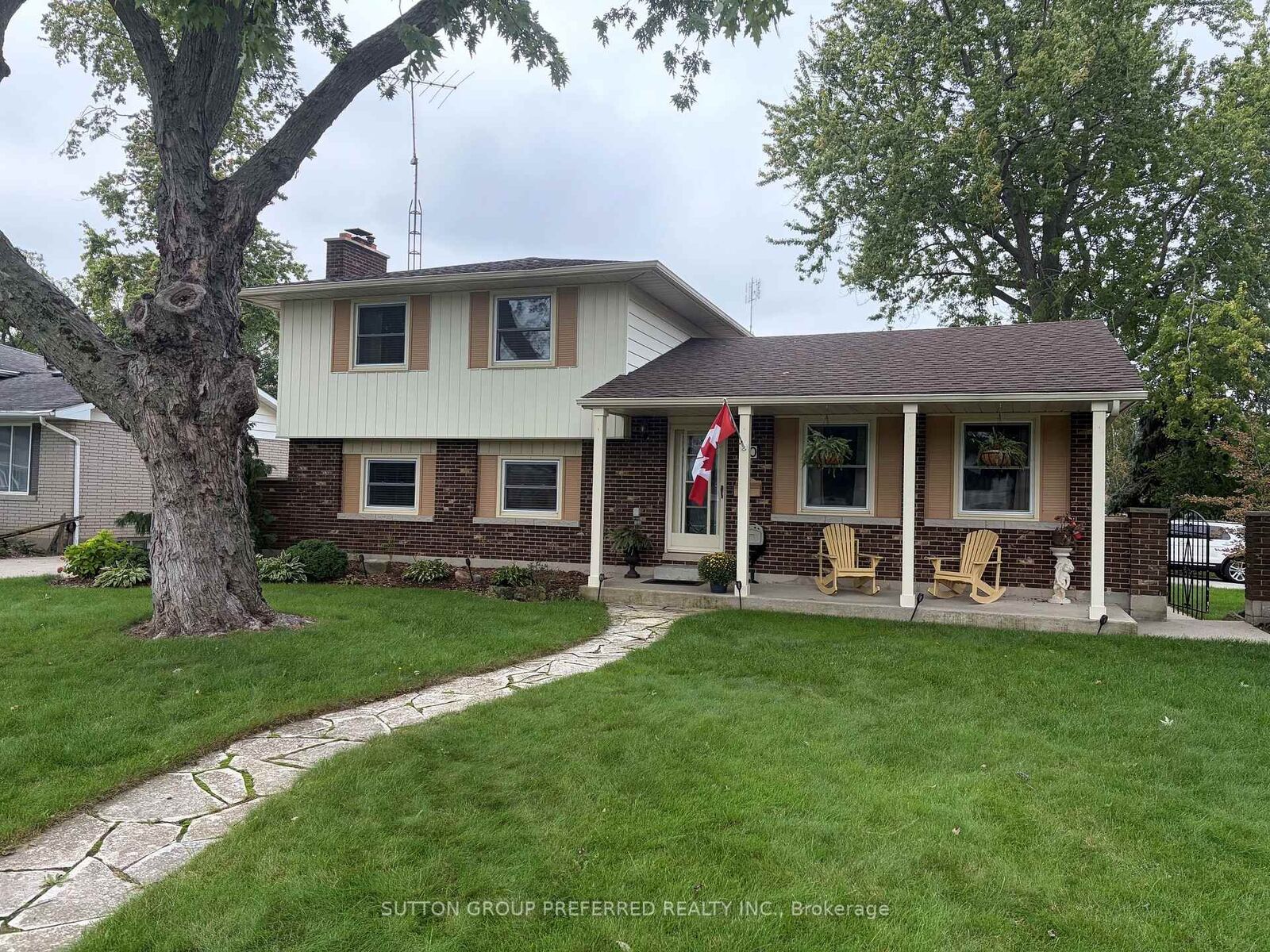 Property Photo:  20 Cedarwoods Crescent  ON N7L 3W6 