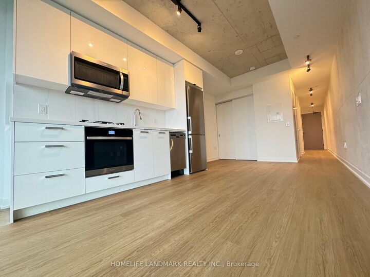 Property Photo:  195 McCaul Street 1015  ON M5T 0E5 