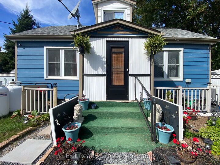 Property Photo: 33 Glastonbury Road ON K0H 2G0