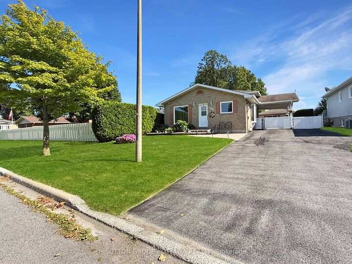 Property Photo:  1888 Belvedere Crescent  ON K6H 7C7 