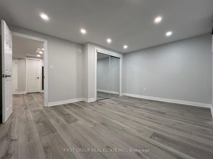 Property Photo:  126 Thicketwood Boulevard  ON L4A 4S6 