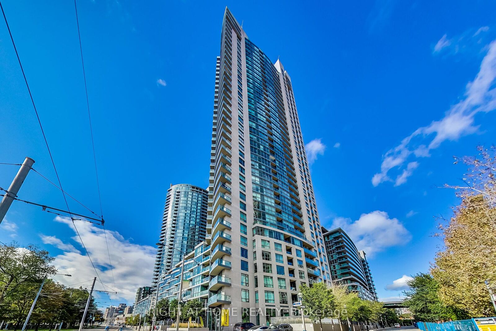 Property Photo:  215 Fort York Boulevard 2006  ON M5V 4A2 
