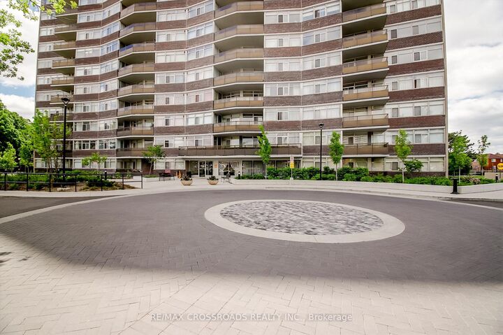 Property Photo: 3151 Bridletowne Circle 606 ON M1W 2T1