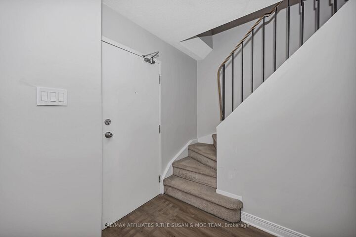 Property Photo:  500 Fenerty Court 6  ON K2L 3B1 