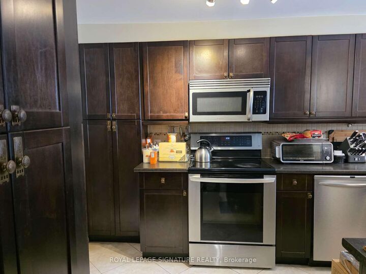 Property Photo:  15 Twenty-Ninth Street  ON M8W 3A9 