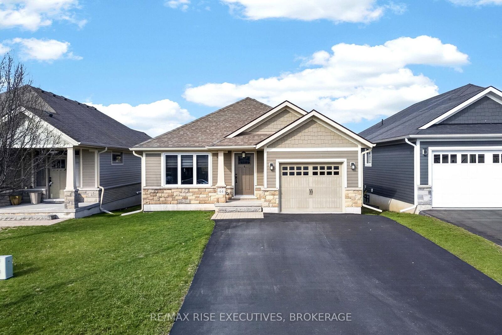 Property Photo:  44 Tessa Boulevard  ON K8N 0B4 
