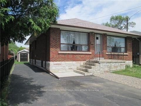 Property Photo:  943 Ninth Street Lower  ON L5E 1S2 