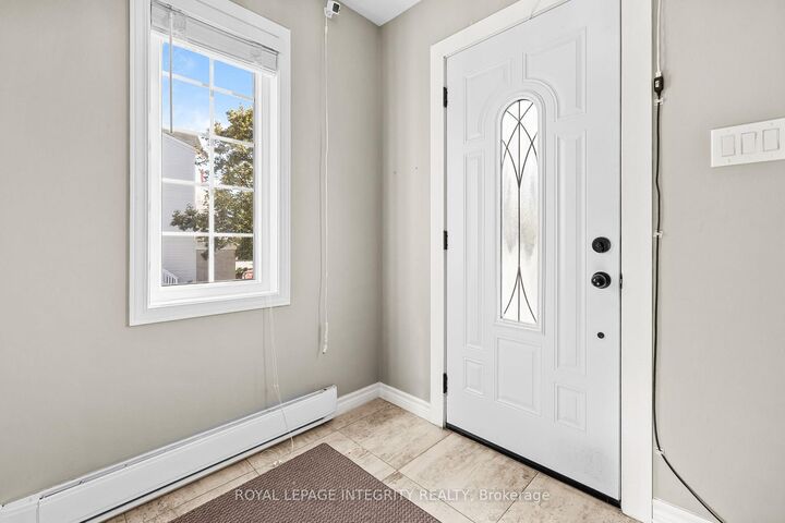 Property Photo:  10 Castlegreen Private 5  ON K1T 3N2 