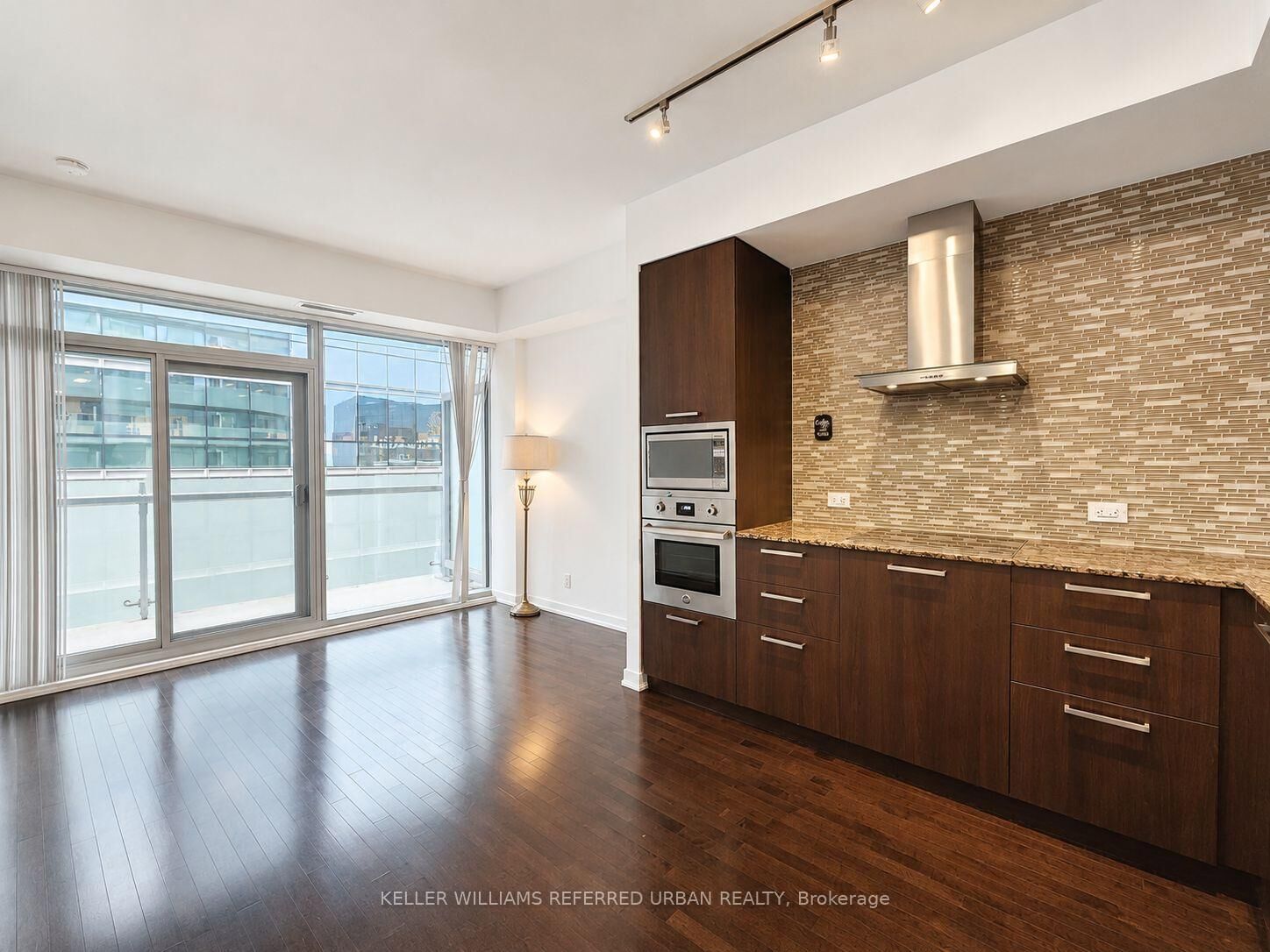 Property Photo:  14 York Street 4309  ON M5J 2Z2 