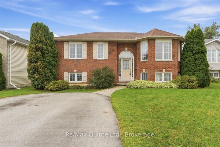 Property Photo:  6 Chisholm Square  ON K8N 5Z4 