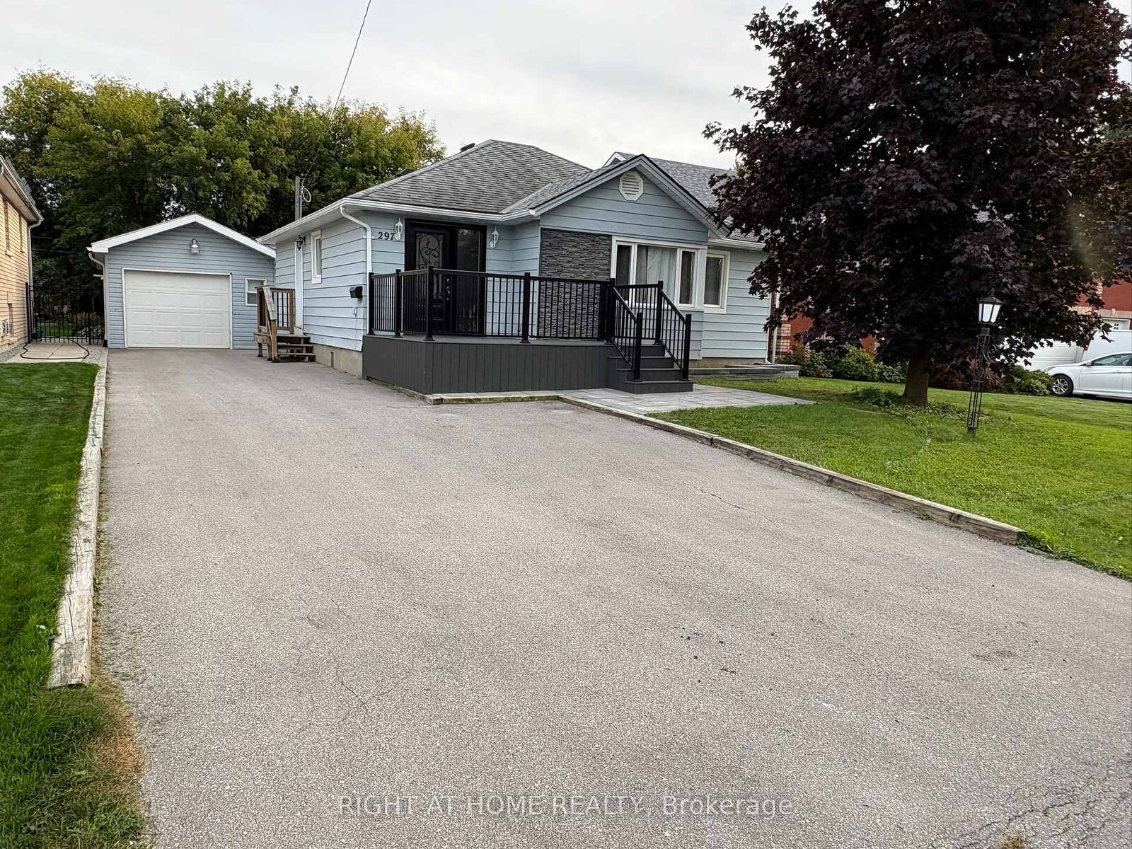 Property Photo:  297 Glenwoods Avenue  ON L4P 2X1 