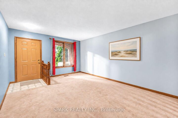 Property Photo:  28 Lampman Crescent  ON L2V 4K7 