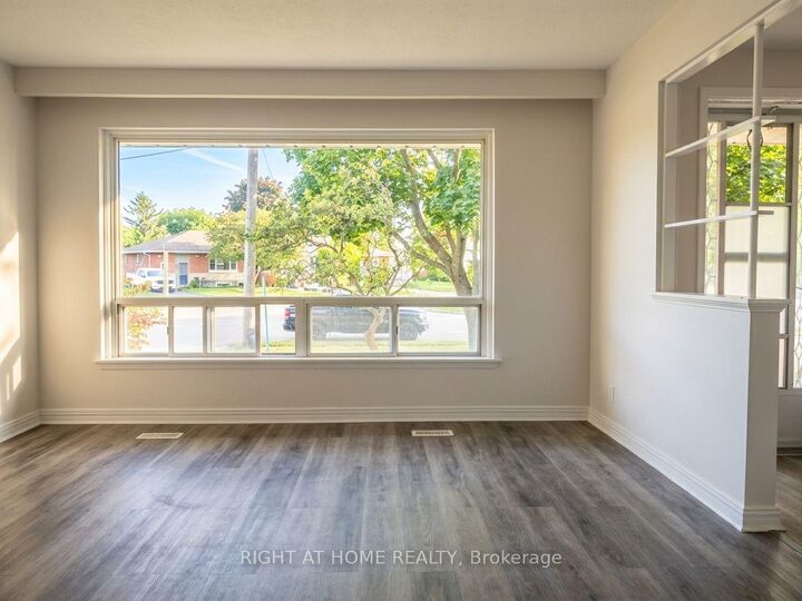 Property Photo:  58 Deanvar Avenue  ON M1R 2N3 
