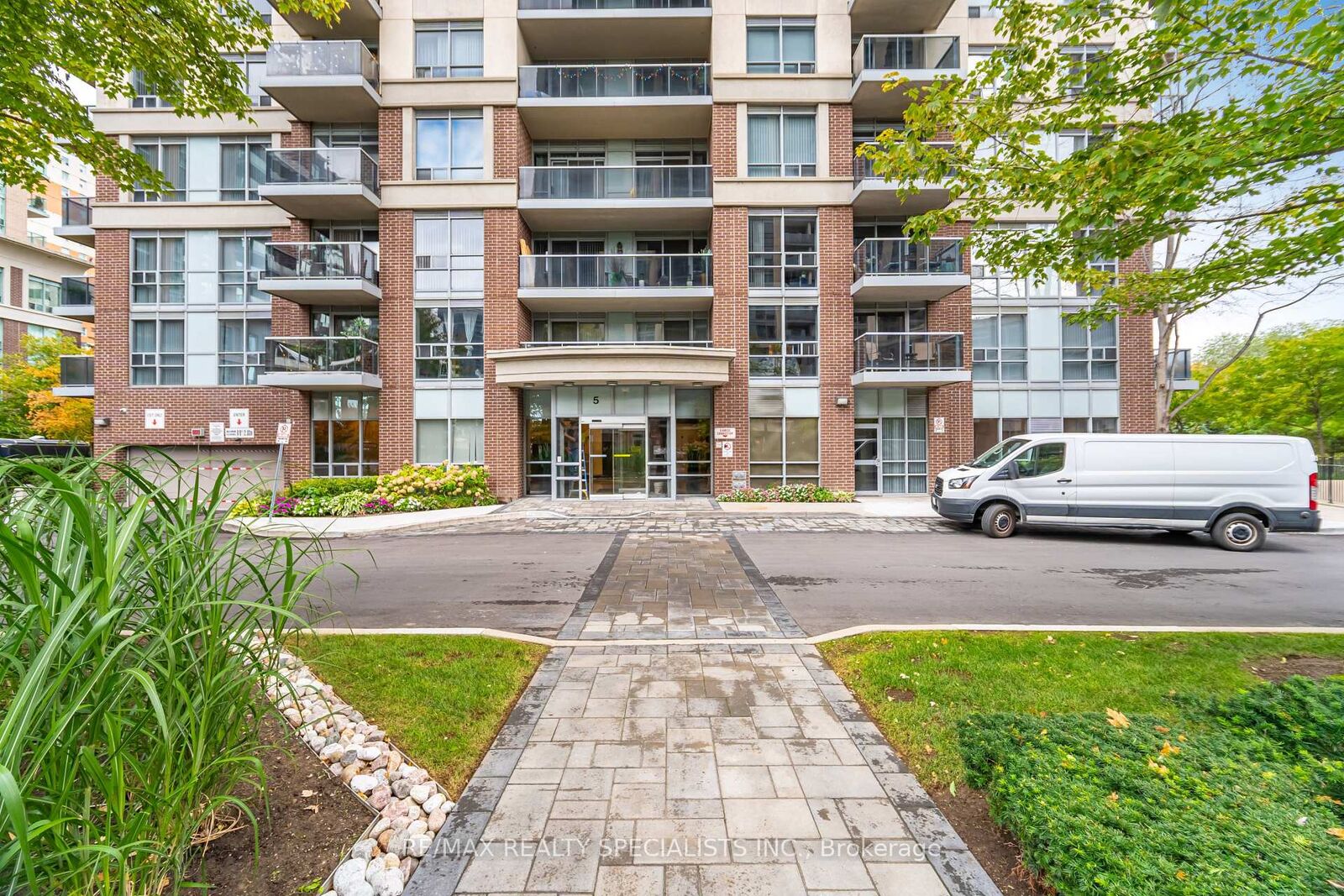 Property Photo:  5 Michael Power Place 1005  ON M9A 0A3 